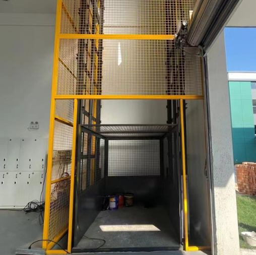 贺州导轨式升降机助力物流园破解运输难题